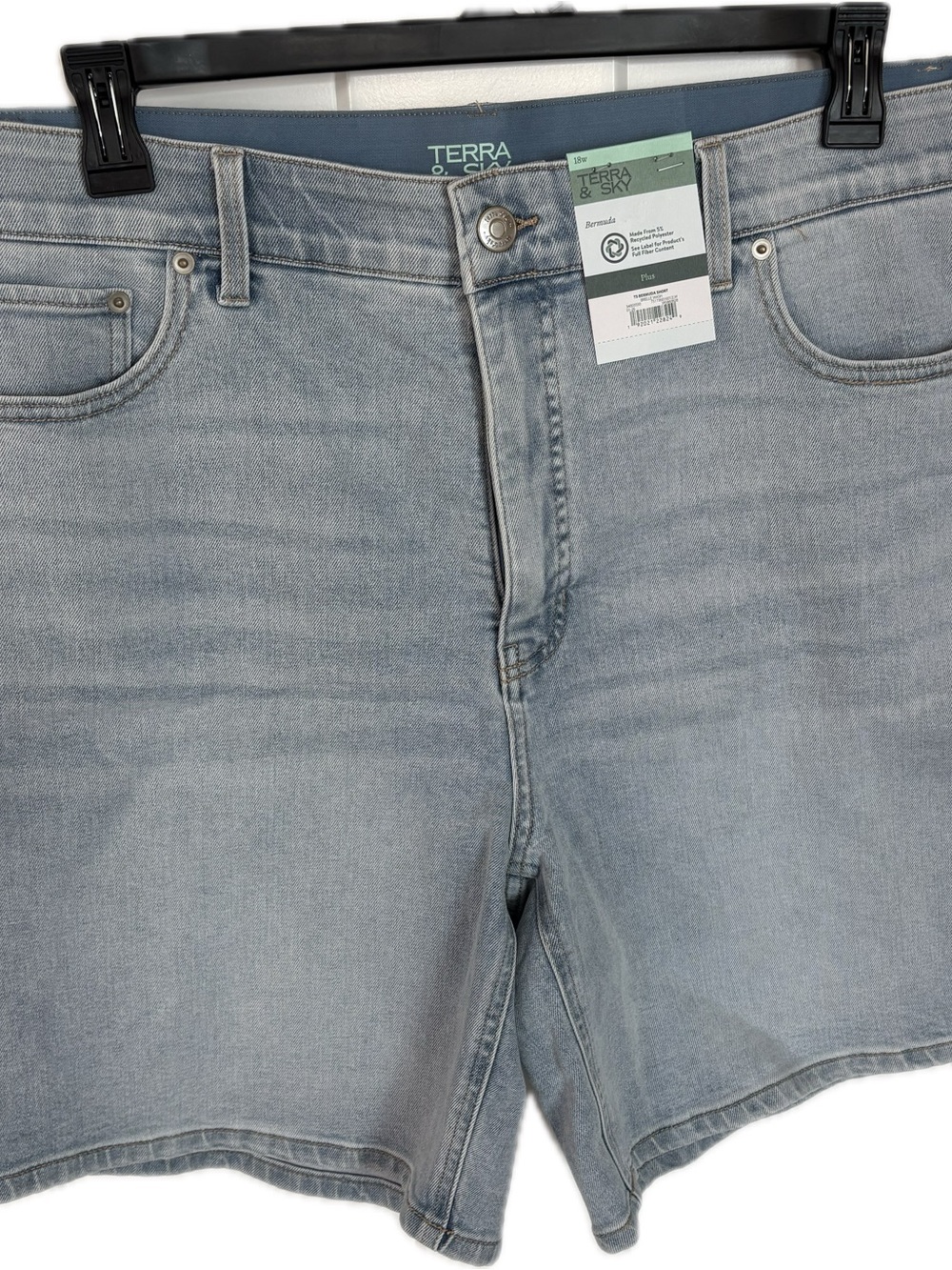 NWT Terra & Sky Plus Size 18W High Rise Light Wash Stretch Denim Bermuda Shorts